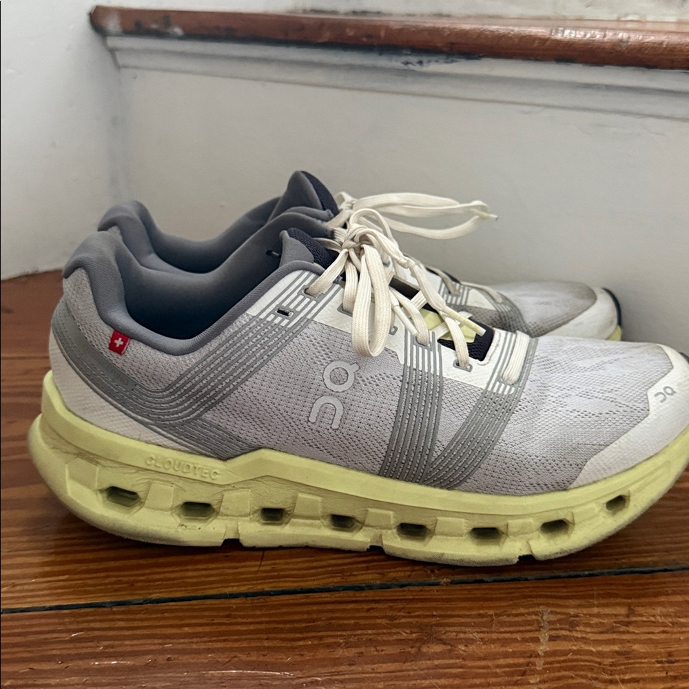 OnCloud women’s running sneakers